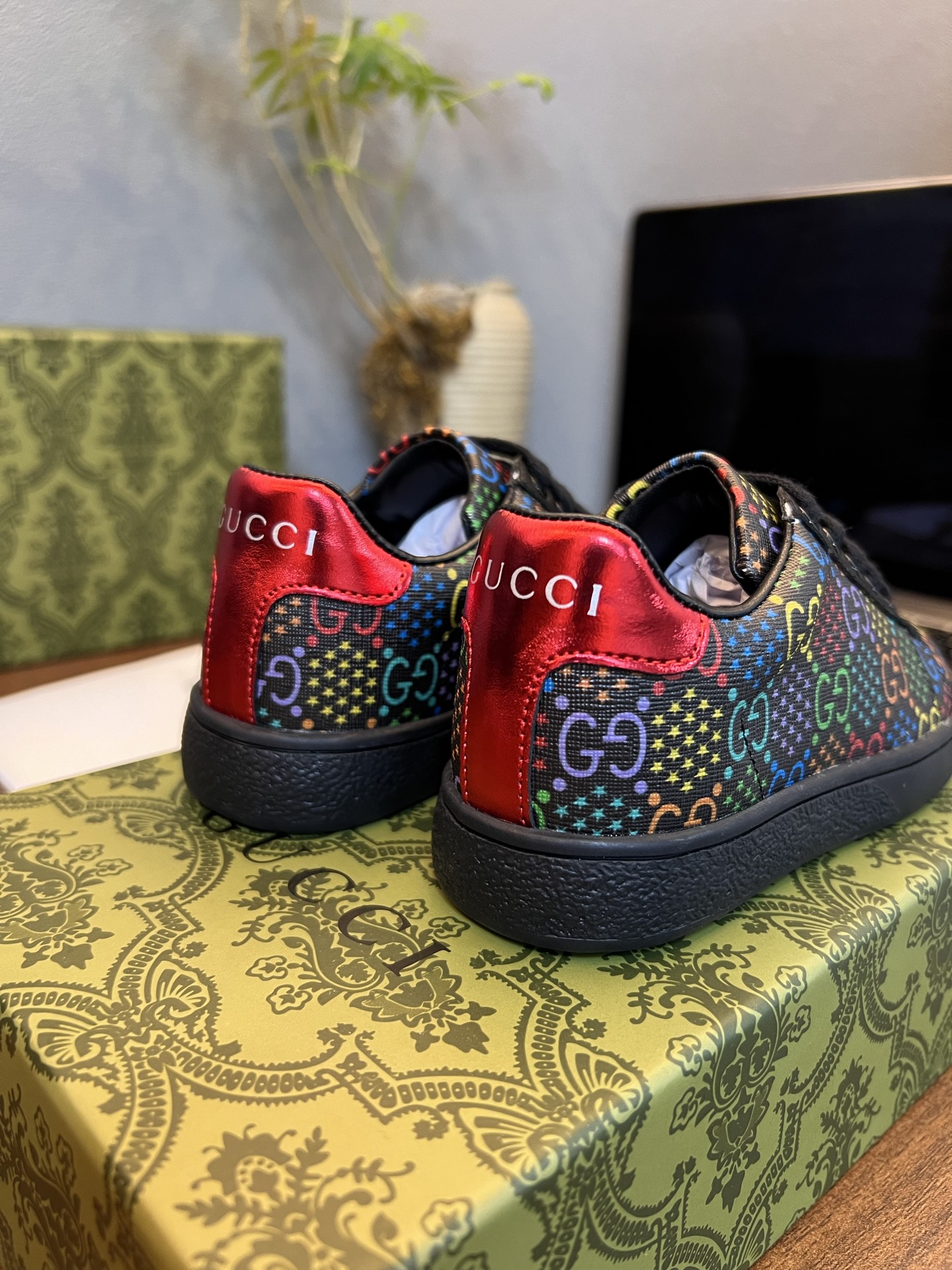Children's shoes child